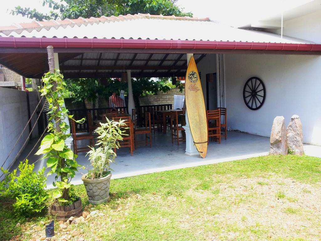 Ceylon Surf Guest And Restaurant Bed & Breakfast Weligama Exterior photo